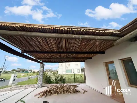 Venta Casa 3 dormitorios más estudio Vida Barrio Cerrado Funes