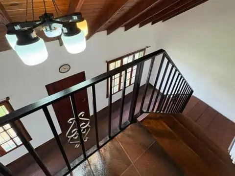 Casa en Venta con 3 cocheras