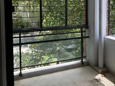 BV. OROÑO Y TUCUMAN AMPLIO SEMIPISO AL FRENTE BALCÓN