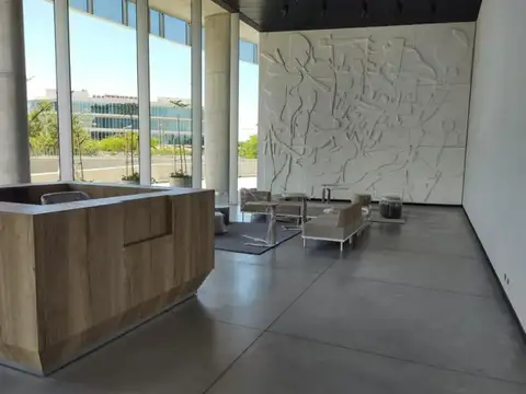 Oficina en Alquiler con 8 cocheras