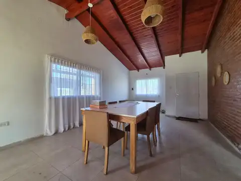 Casa en Venta con 2 cocheras