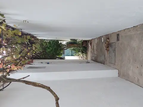 Casa 6 ambientes con 1 baño