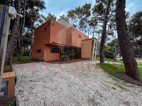 Casa 5 ambientes con 4 baños