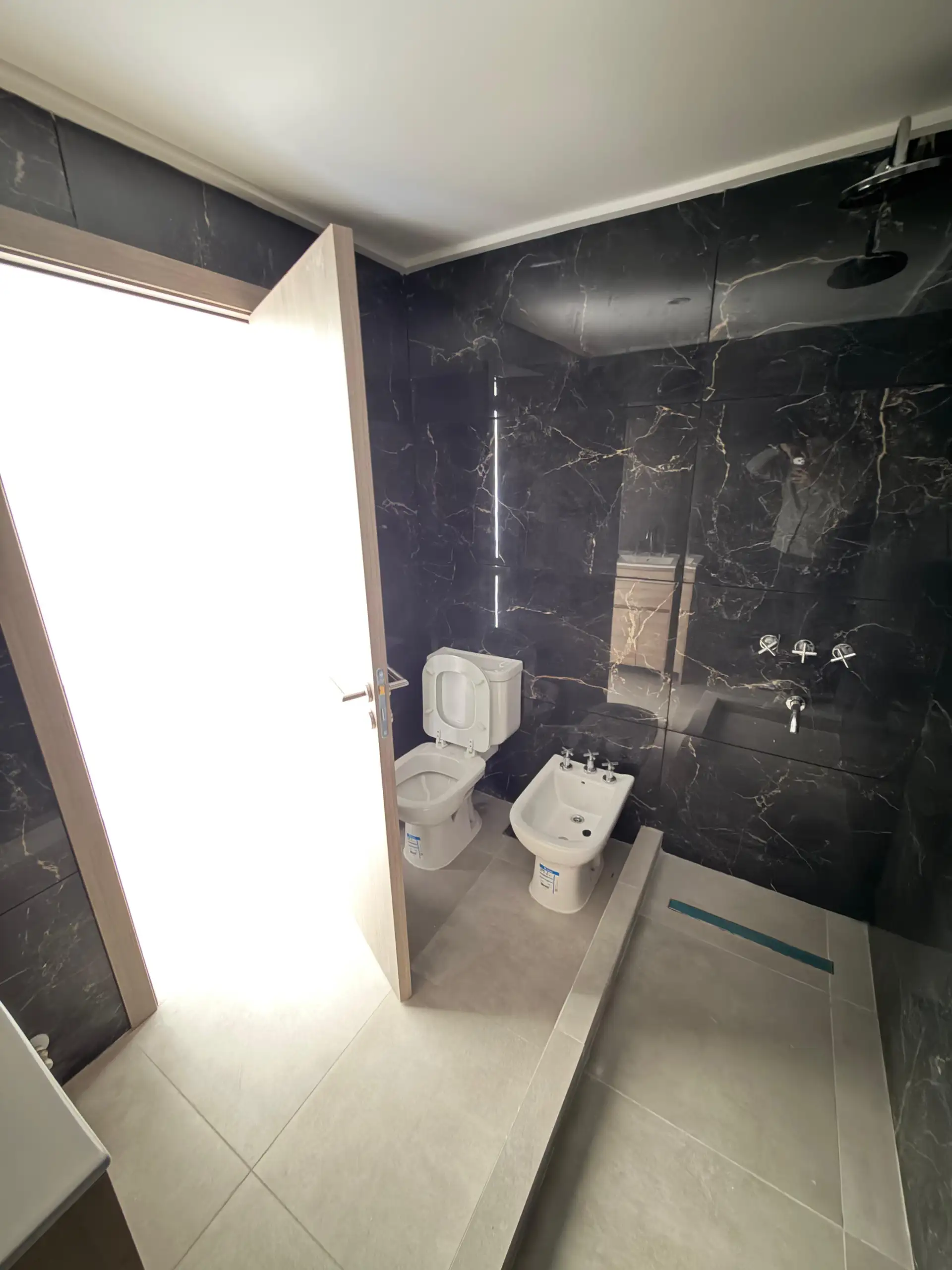 Casa a estrenar 2 dorm 82m² con patio verde — Barrio Hipódromo, Tandil