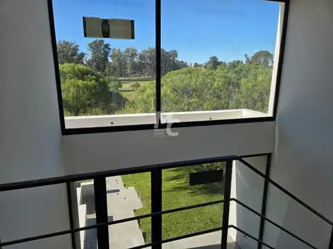 Casa 5 ambientes con 4 baños