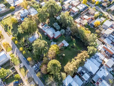 VENTA - Terreno con casa a refaccionar y pileta - Fisherton, Rosario