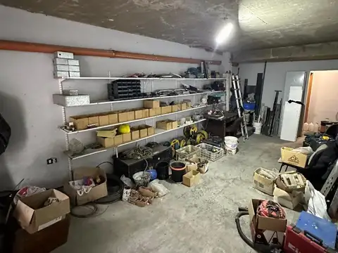 VENTA LOCAL CON COCHERA EN BOEDO