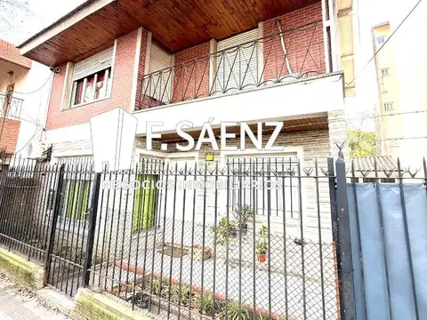 Casa en venta apta a crédito en Monte Grande Centro