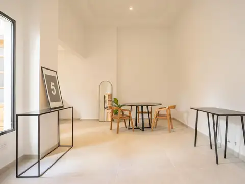 Casa de pasillo RECICLADA de 3 dormitorios con patio y terraza con parrillero