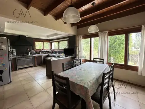 Casa 6 ambientes con 3 baños