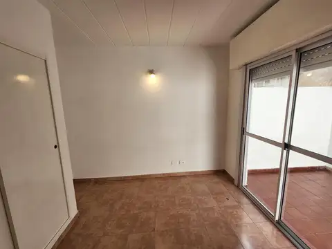Departamento 2 ambientes con patio
