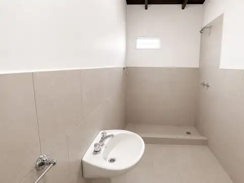 Casa 6 ambientes con 2 baños