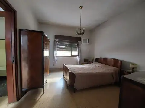 CASA 3 AMBIENTES - LOTE PROPIO - GARAGE - PATIO