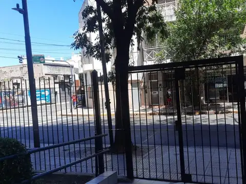 Venta en San Cristóbal. Departamento de 3 Ambientes. Piso alto. Todo luz.