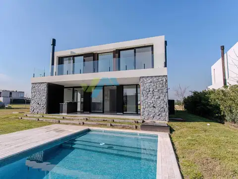 Casa en Alquiler con 2 cocheras