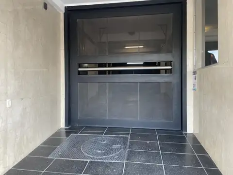 Oficina en Alquiler con 2 cocheras