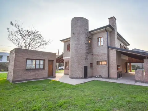 Casa 5 ambientes con 2 baños