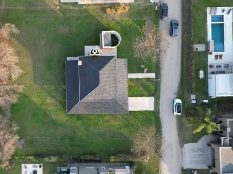 Casa en Venta con 3 cocheras