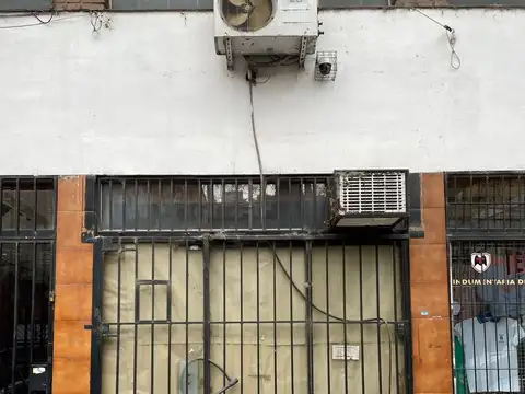 Venta Local 30M² con entrepiso en Ramos Mejia