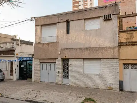 VENTA - Casa de 3 dormitorios con Cochera - Abasto, Rosario.