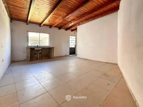 VENTA - 3 casas construidas en un mismo lote de 197,90 m2. Desarrolladas en dos plantas. Ibarlucea.