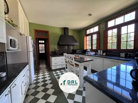 Casa 4 ambientes con 3 baños