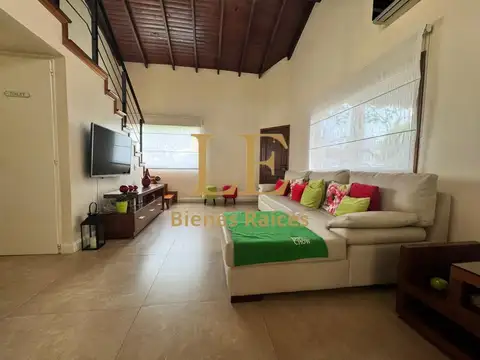 Casa en Venta con 3 cocheras