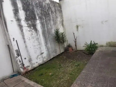 Depto Tipo Casa en Alquiler con 1 cocheras