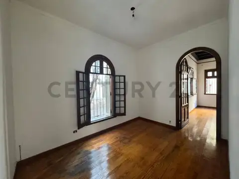 Casa en Alquiler con 1 cochera