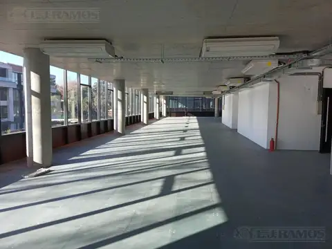 Alquiler de oficina de 100 m2 en San Isidro