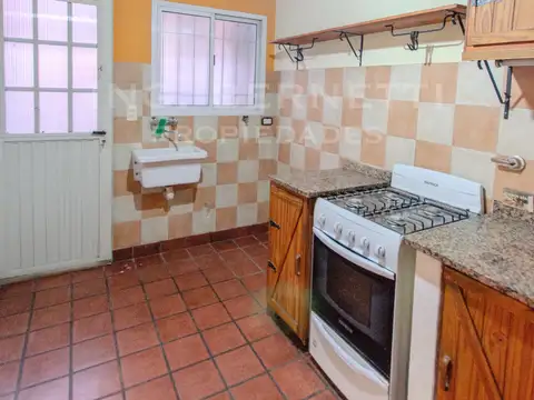 Tipo Casa 3 Ambientes al frente con entrada independiente - Muy buen estado -