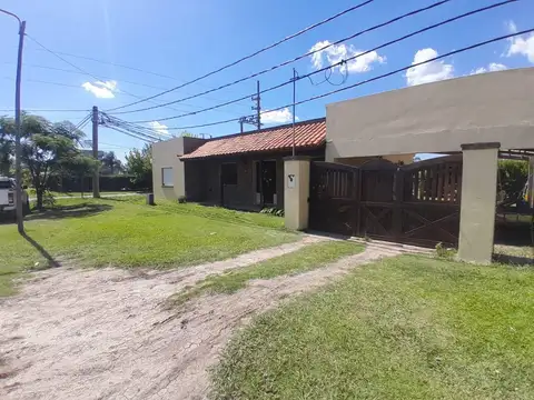 Casa 5 ambientes con 2 baños
