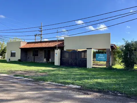 venta Casa en Las Acequias en esquina jardin 3 dormitorios