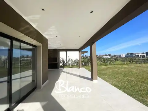 Casa 6 ambientes con 3 baños