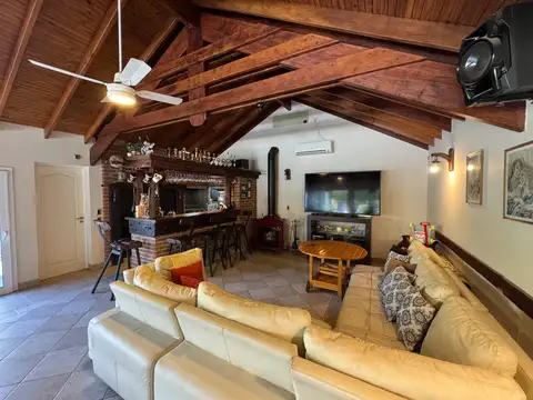 Casa en Venta con 6 cocheras