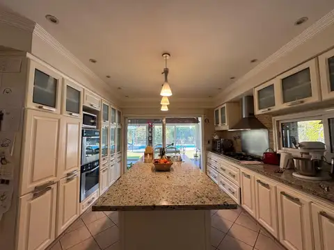 CASA EN VENTA EN COUNTRY CLUB BANCO PROVINCIA – 6 AMBIENTES