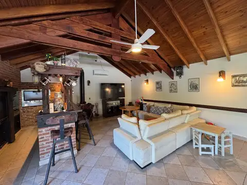 Casa 6 ambientes con 5 baños