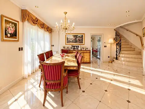 Casa 6 ambientes con 5 baños