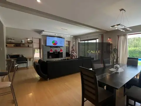 Casa en venta c/ cochera en Dalvian