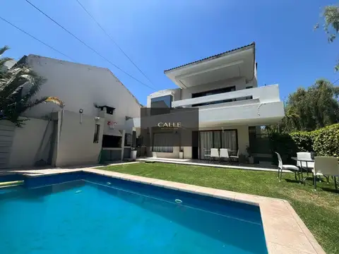Casa en venta c/ cochera en Dalvian