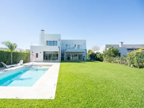 Casa 6 ambientes en venta Haras de Santa Maria El trebol vista al Golf
