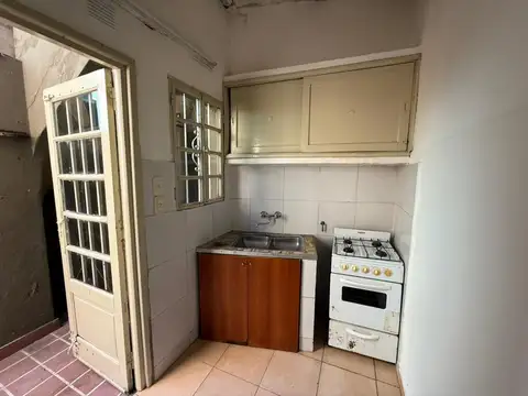 Depto Tipo Casa en Alquiler en Abasto, $ 550.000