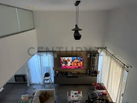 Casa en Venta con 2 cocheras