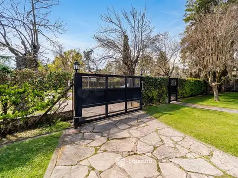 Casa en Venta con 2 cocheras