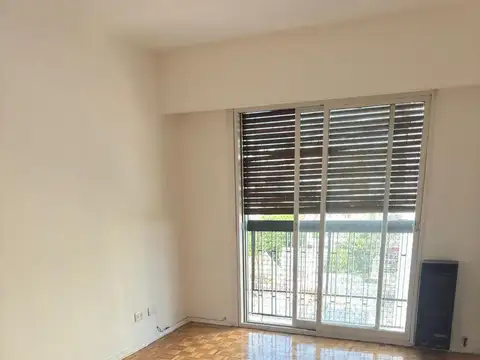 Departamento de tres ambientes en venta en Agronomia