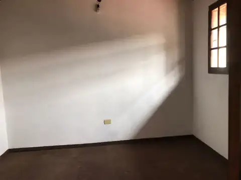 Casa 2 ambientes con 1 baño