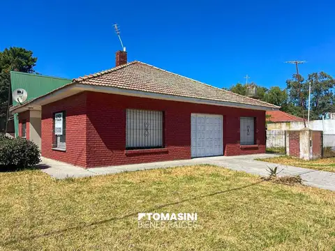CASA DE 4 AMB. CON GARAGE, PATIO MAS DEPARTAMENTO DE 2 AMB. 