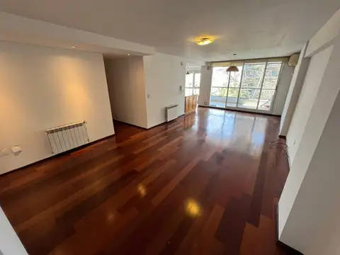 Departamento dos dormitorios al frente con balcón y dos cocheras - Oroño 500