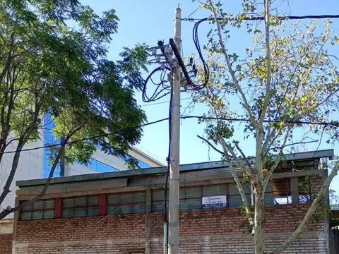 GALPON EN ZONA COMERCIAL EN ALQUILER