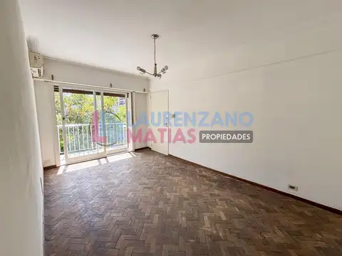 Departamento 3 ambientes con balcón y entrada de servicio en Villa Pueyrredón